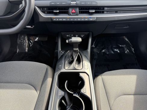 Used 2025 Kia K4 LXS image 40