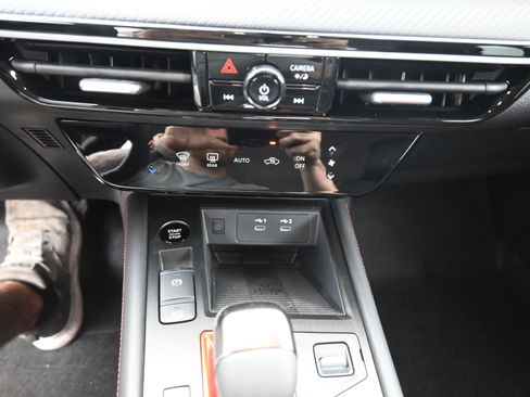 New 2025 Nissan Kicks SR image 17