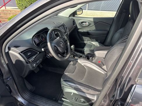 Used 2023 Jeep Cherokee Altitude Lux image 22