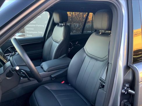 New 2025 Land Rover Range Rover SE image 9