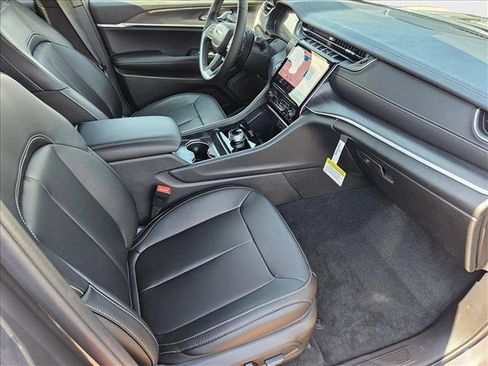 New 2025 Jeep Grand Cherokee Limited w/ Black Appearance Package RWD image 16
