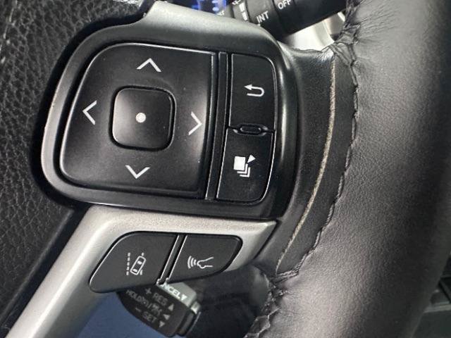 Used 2017 Toyota Highlander XLE AWD/4WD image 24