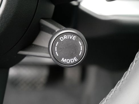 Used 2024 Porsche Cayenne image 31