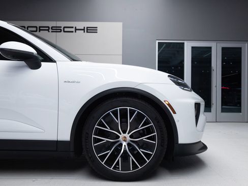 Certified 2026 Porsche Macan Electric RWD image 11