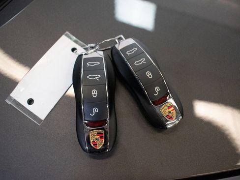 Certified 2018 Porsche 718 Cayman S image 28