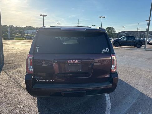 Used 2017 GMC Yukon XL SLT w/ Open Road Package AWD/4WD image 4