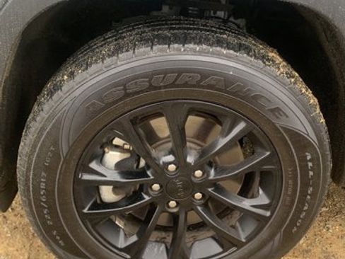 Used 2023 Jeep Cherokee Altitude Lux image 22