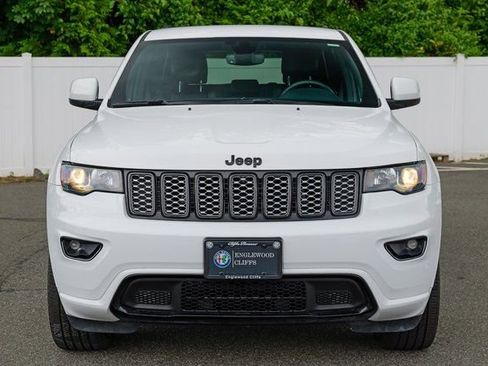 Used 2022 Jeep Grand Cherokee Laredo X image 3