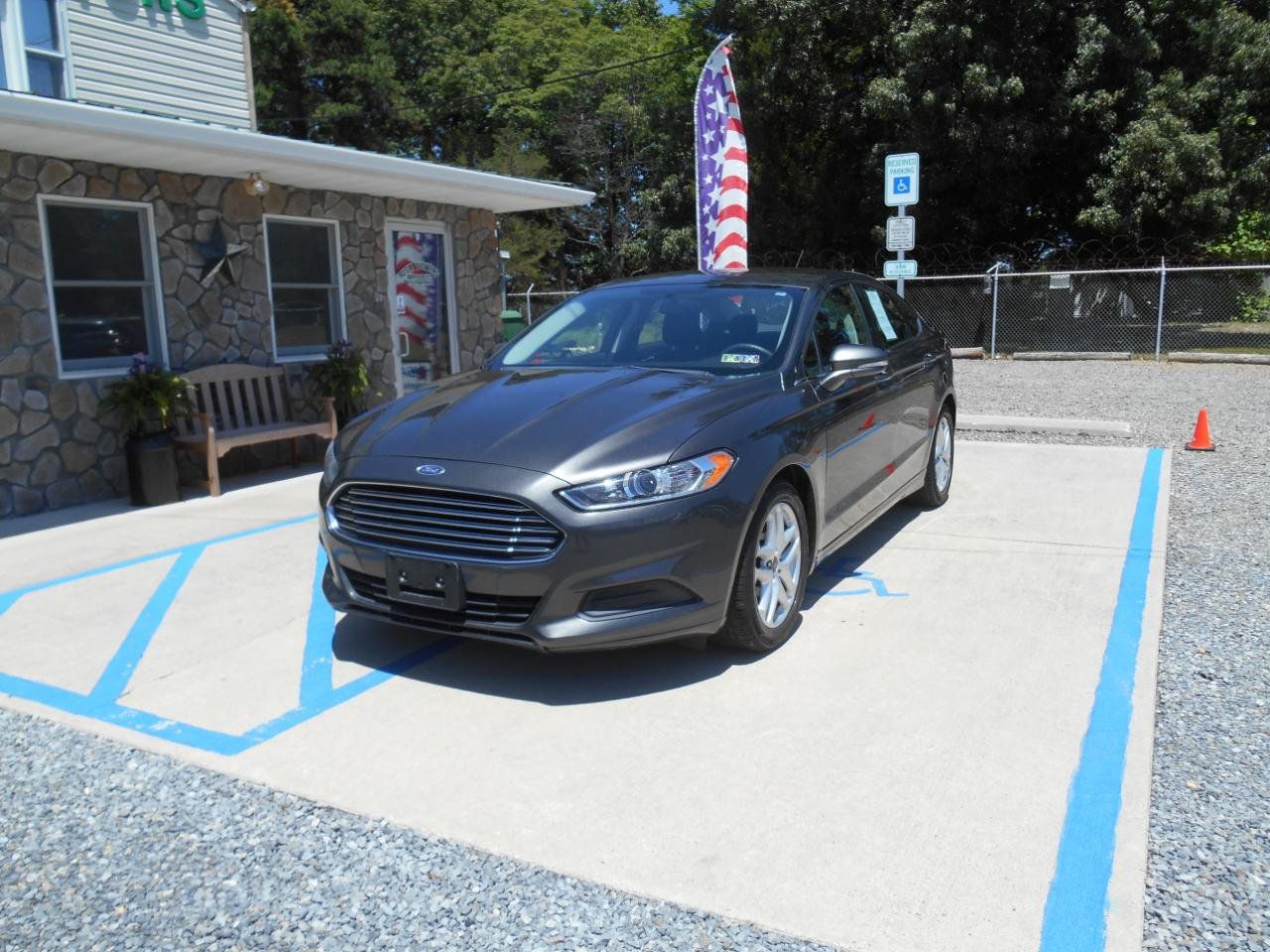 Used 2016 Ford Fusion SE FWD image 1