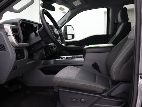 Used 2023 Ford F250 XLT w/ Black Appearance Package AWD/4WD image 8