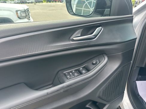 New 2025 Jeep Grand Cherokee L Altitude image 11