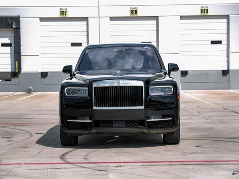 Used 2022 Rolls-Royce Cullinan image 24