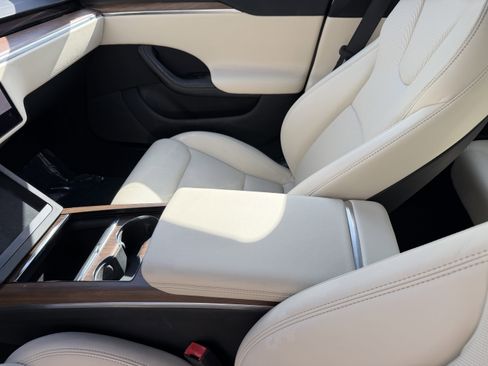 Used 2022 Tesla Model S image 4