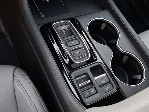 Certified 2025 Honda Pilot Touring image 30