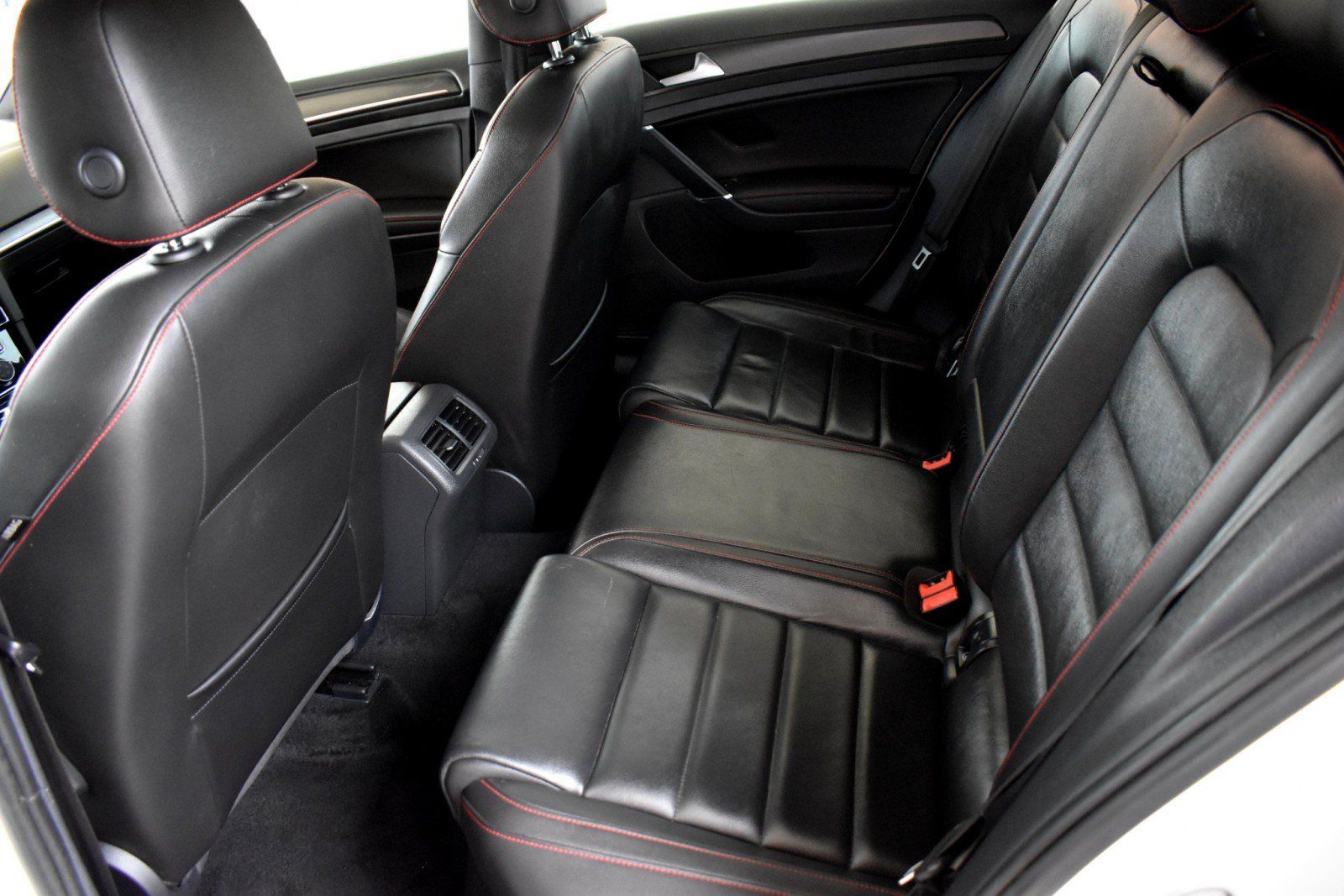 Used 2019 Volkswagen GTI SE FWD image 36