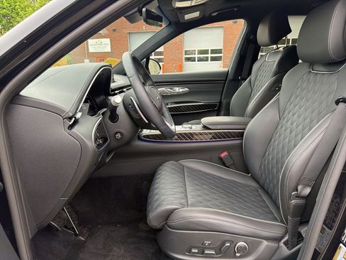 Used 2023 Genesis GV70 3.5T Sport w/ Sport Prestige Package AWD/4WD image 15