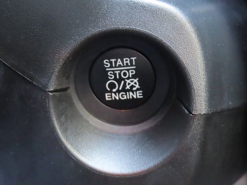 Used 2018 Jeep Compass Limited w/ Navigation Group image 13