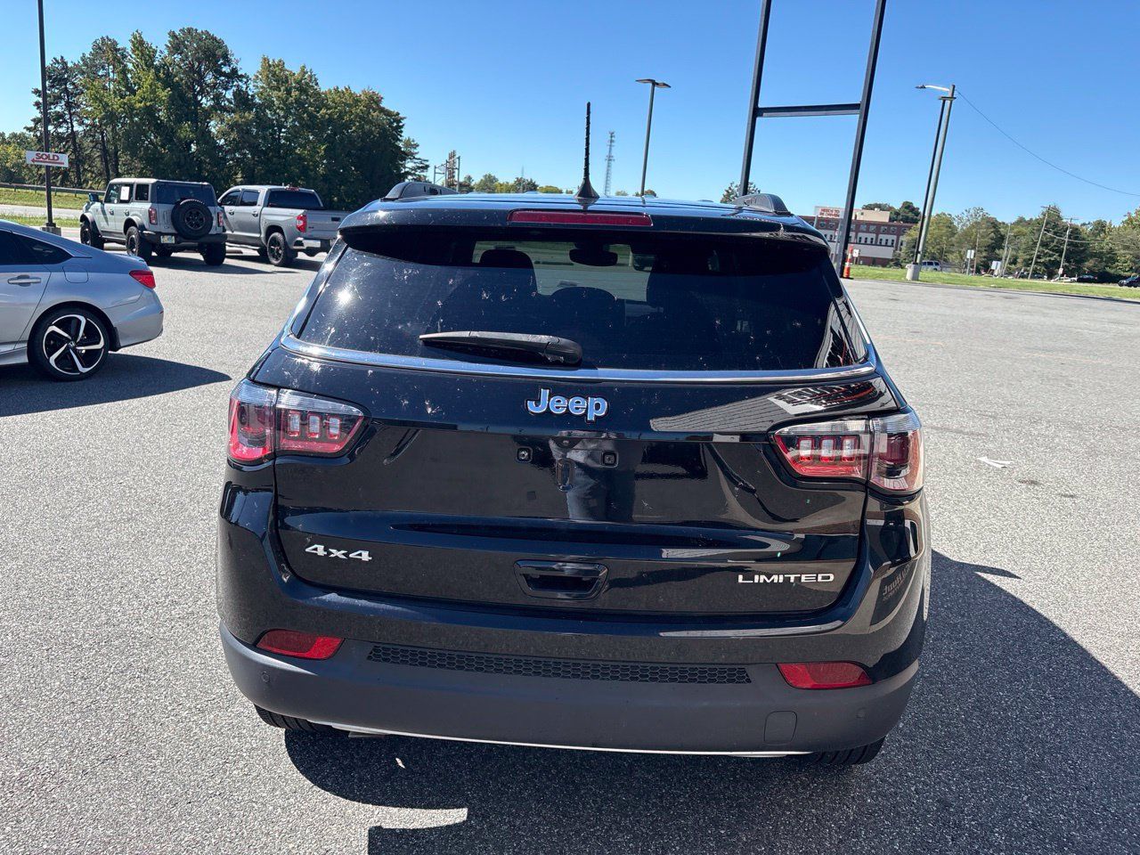 Used 2023 Jeep Compass Limited AWD/4WD image 8