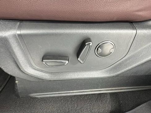 Used 2024 Ford Expedition Limited image 11