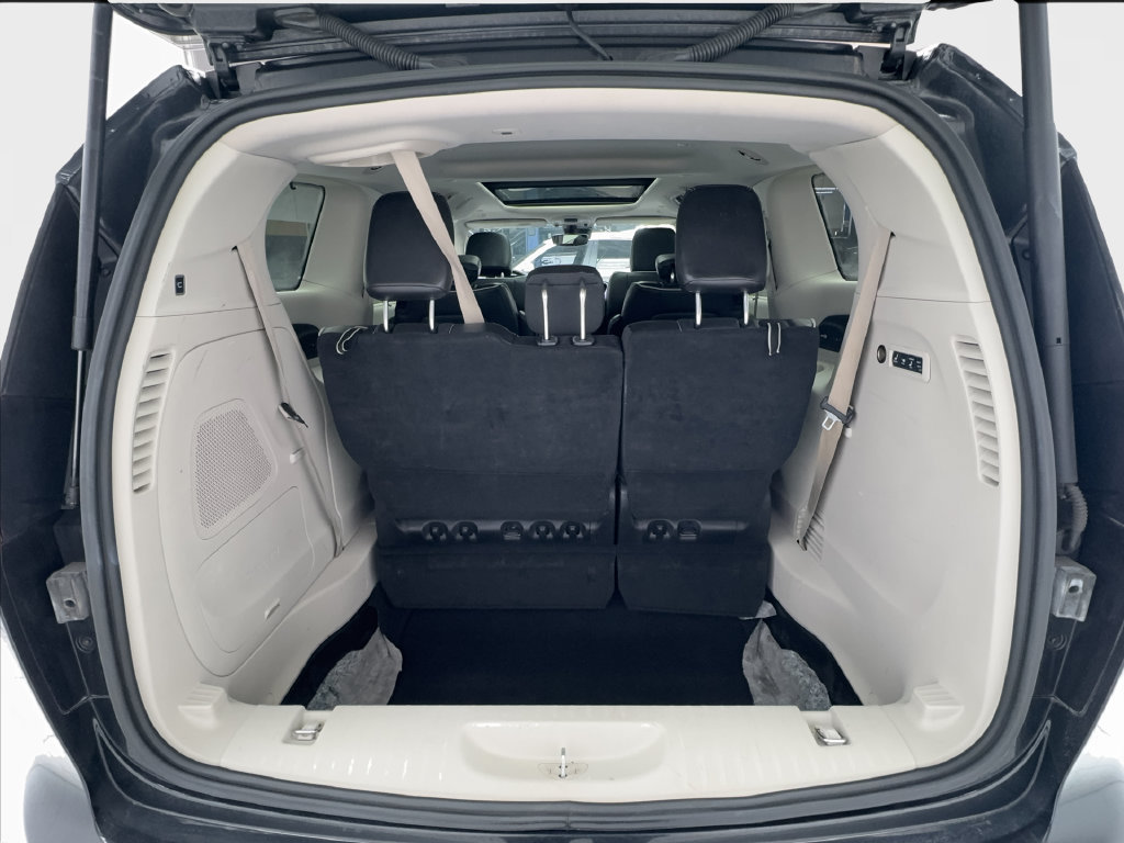Used 2022 Chrysler Pacifica Limited FWD image 17
