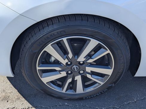 Used 2024 Nissan Versa SV image 7