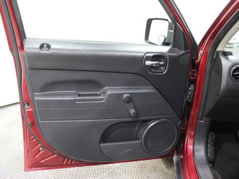 Used 2017 Jeep Patriot Sport image 5