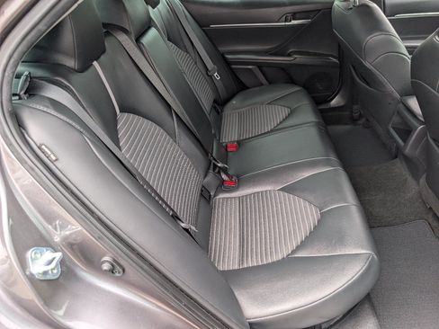 Used 2023 Toyota Camry SE w/ Cold Weather Package FWD image 5