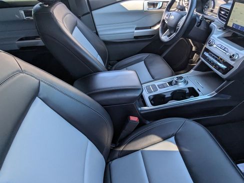 Used 2022 Ford Explorer XLT w/ Equipment Group 202A image 10