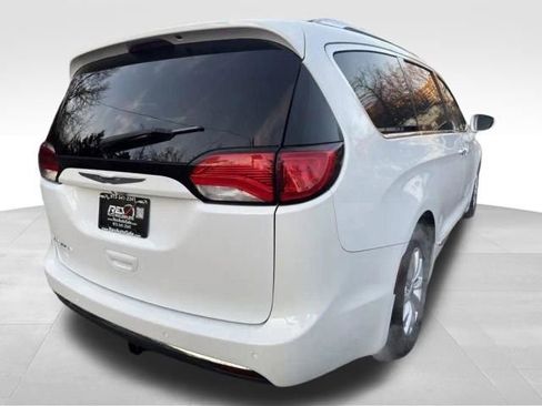 Used 2018 Chrysler Pacifica Touring-L FWD image 7