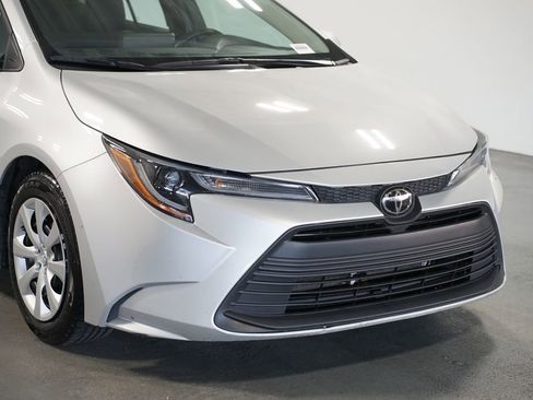 Certified 2024 Toyota Corolla LE image 4
