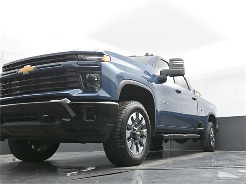 Used 2024 Chevrolet Silverado 2500 Custom w/ Custom Value Package image 40