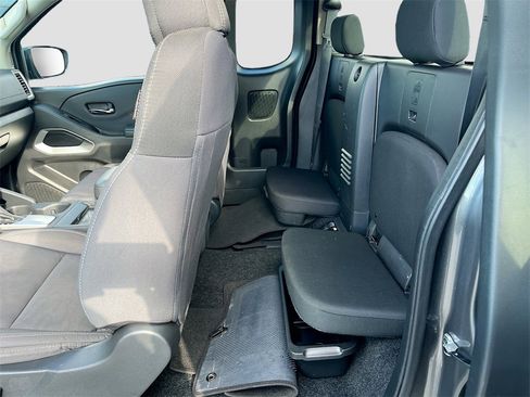 Used 2024 Nissan Frontier SV image 22