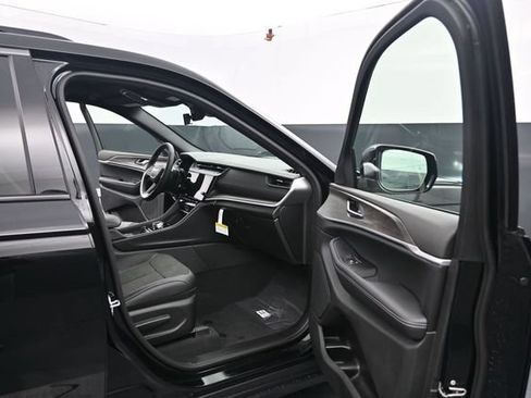 New 2026 Jeep Grand Cherokee Altitude AWD/4WD image 37