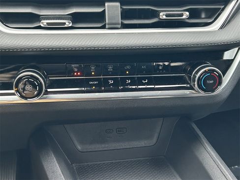 Used 2025 Chevrolet Equinox LT image 24