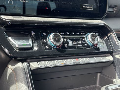 Used 2024 GMC Sierra 3500 AT4 w/ AT4 Premium Plus Package image 26