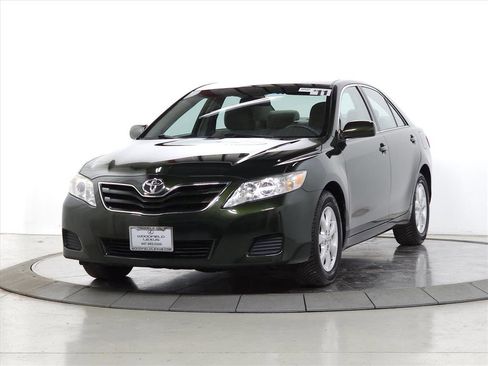 Used 2011 Toyota Camry LE image 3