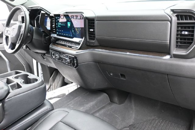 Used 2024 Chevrolet Silverado 1500 RST AWD/4WD image 31
