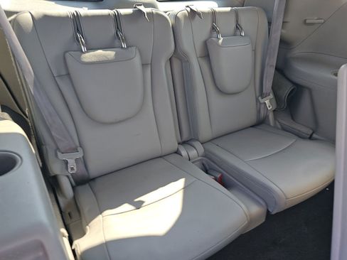 Used 2012 Toyota Highlander SE w/ Tow Pkg AWD/4WD image 8