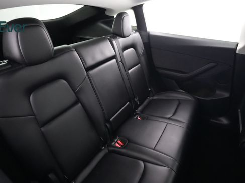 Used 2025 Tesla Model Y Long Range RWD image 5