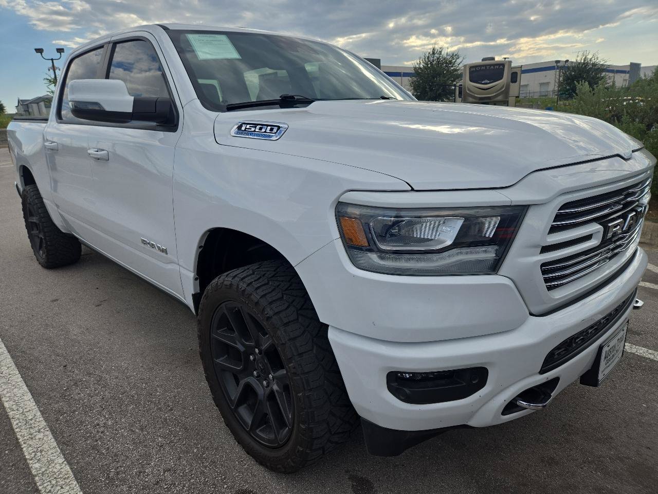 Used 2023 RAM 1500 Laramie AWD/4WD image 3