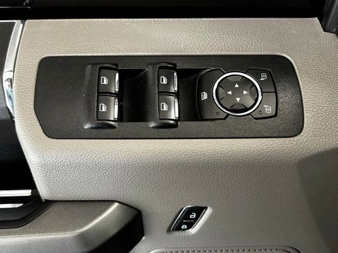 Used 2017 Ford F150 XLT w/ Trailer Tow Package image 12