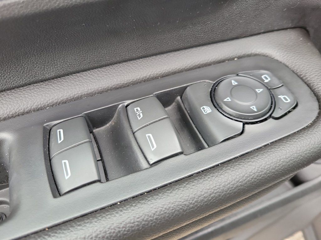 Used 2023 GMC Terrain SLE w/ Driver Convenience Package AWD/4WD image 18