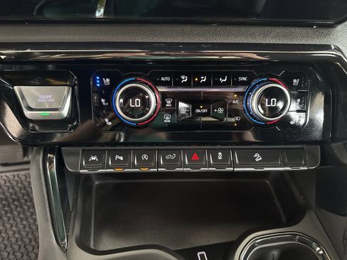 Used 2024 GMC Sierra 1500 AT4 w/ Technology Package image 34