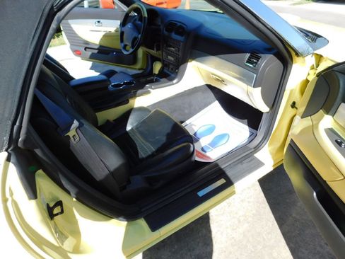 Used 2002 Ford Thunderbird image 13