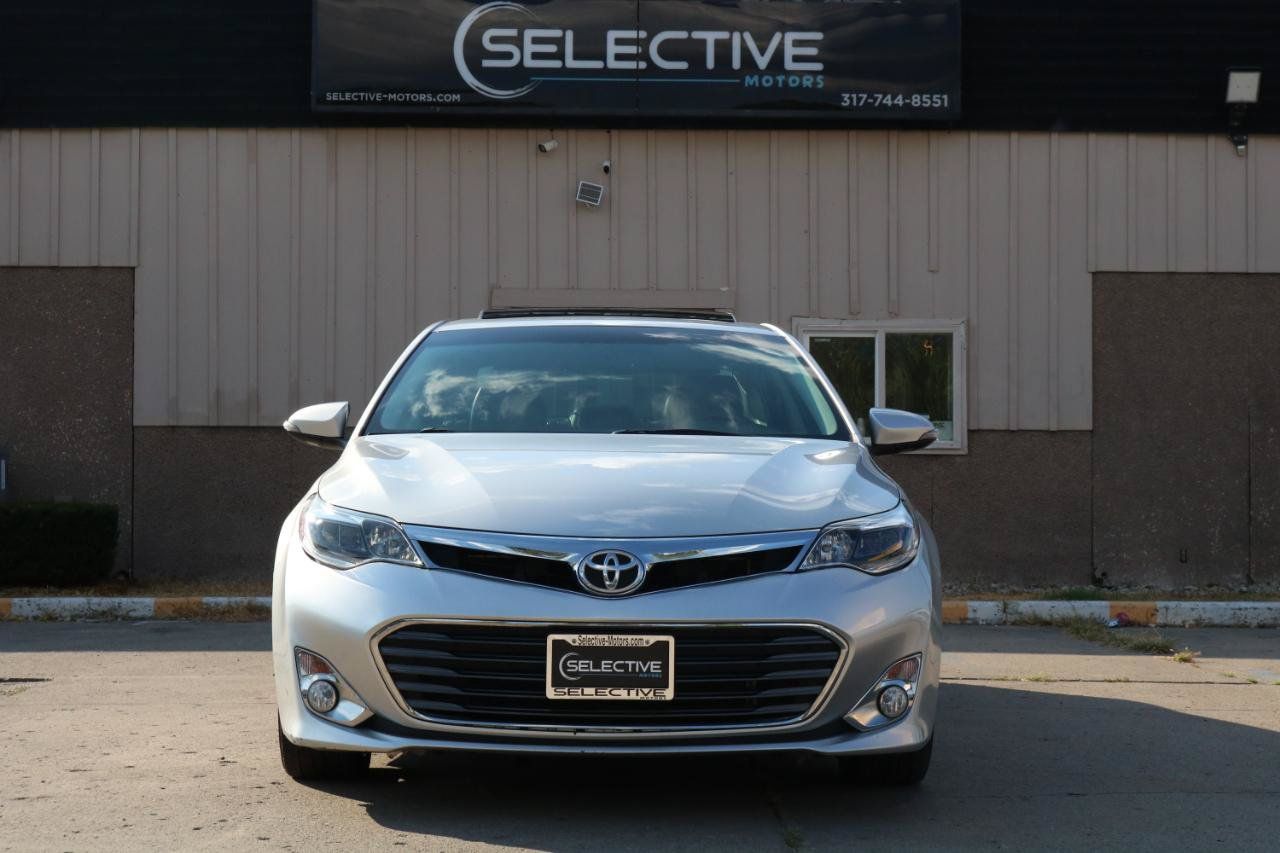 Used 2013 Toyota Avalon Limited FWD image 2