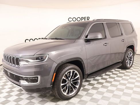 Used 2022 Jeep Wagoneer Series II w/ Premium Group I AWD/4WD image 11