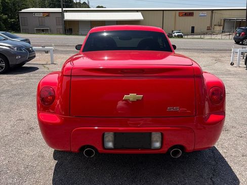 Used 2005 Chevrolet SSR w/ Preferred Equipment Group RWD image 6
