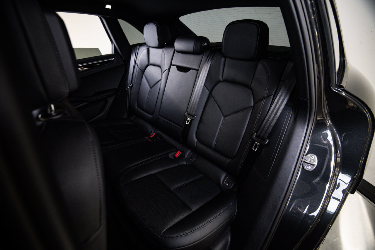 Certified 2026 Porsche Macan AWD/4WD image 24
