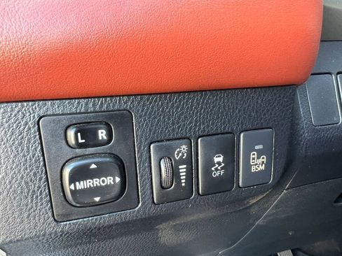 Used 2013 Toyota RAV4 Limited image 25