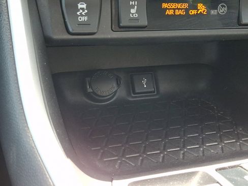 Certified 2021 Toyota RAV4 XLE w/ Convenience Package AWD/4WD image 25